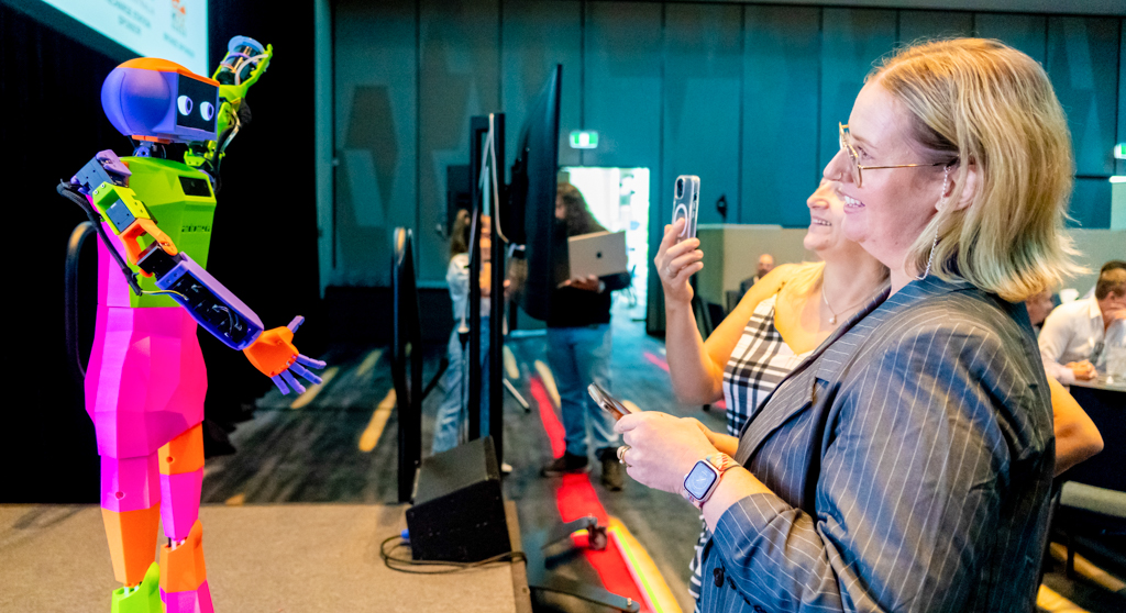 2025-ITAC-Conference-robot-photo